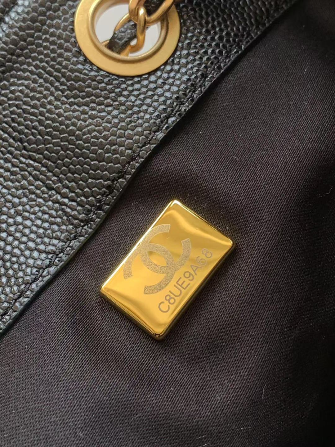 25 Lille håndtaske Kornet kalveskind & Guldfarvet metaltaske