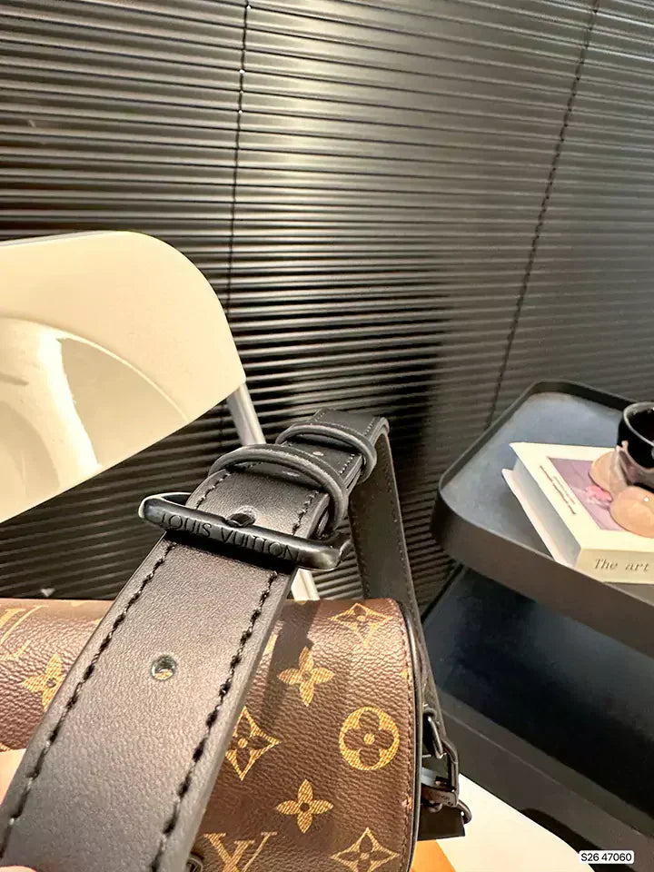 Luxustasche aus hochwertigem Leder mit Monogrammmuster