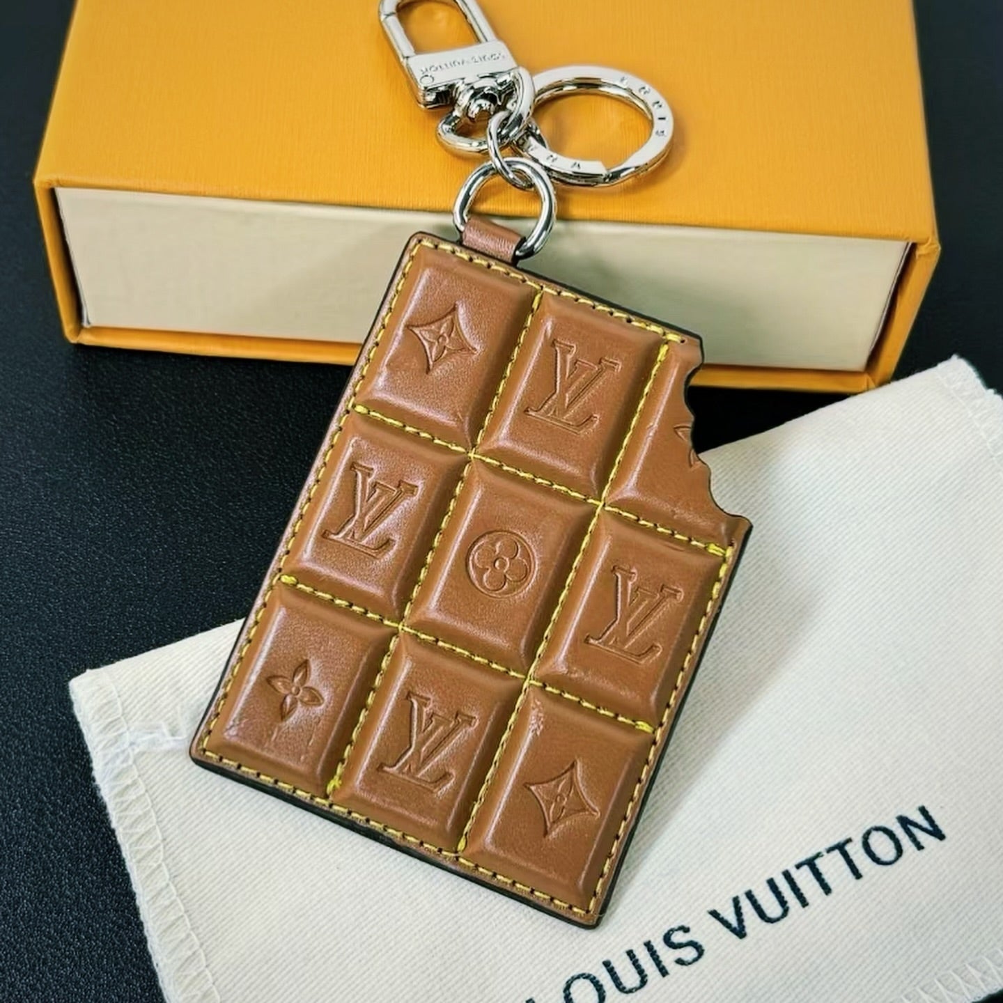 Quiltet chokolade-stil læder nøglering