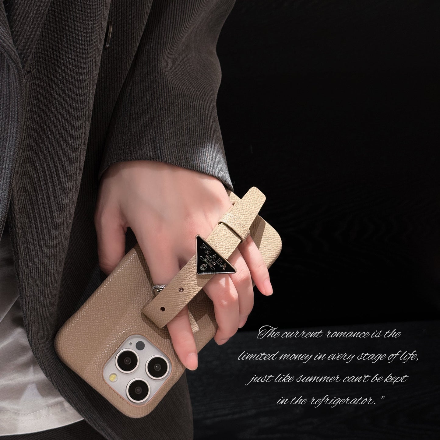 Funda de lujo para iPhone con asa de cuero