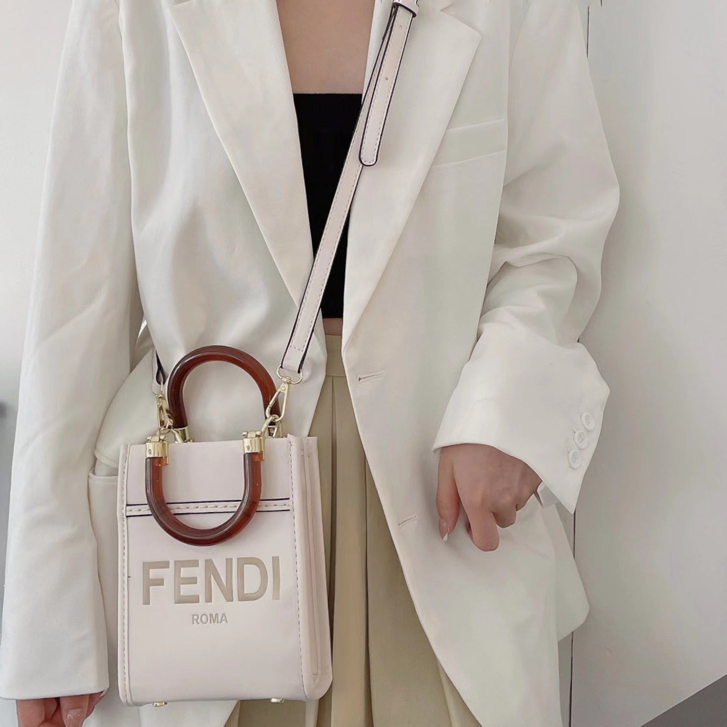 Klasszikus hordtáska Crossbody pánttal