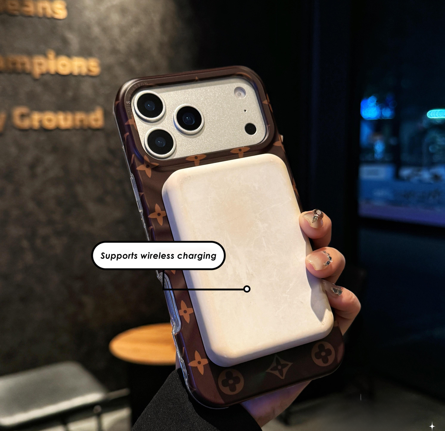 Luxusní magnetické pouzdro na telefon kompatibilní s MagSafe s odnímatelným stojánkem na airbag