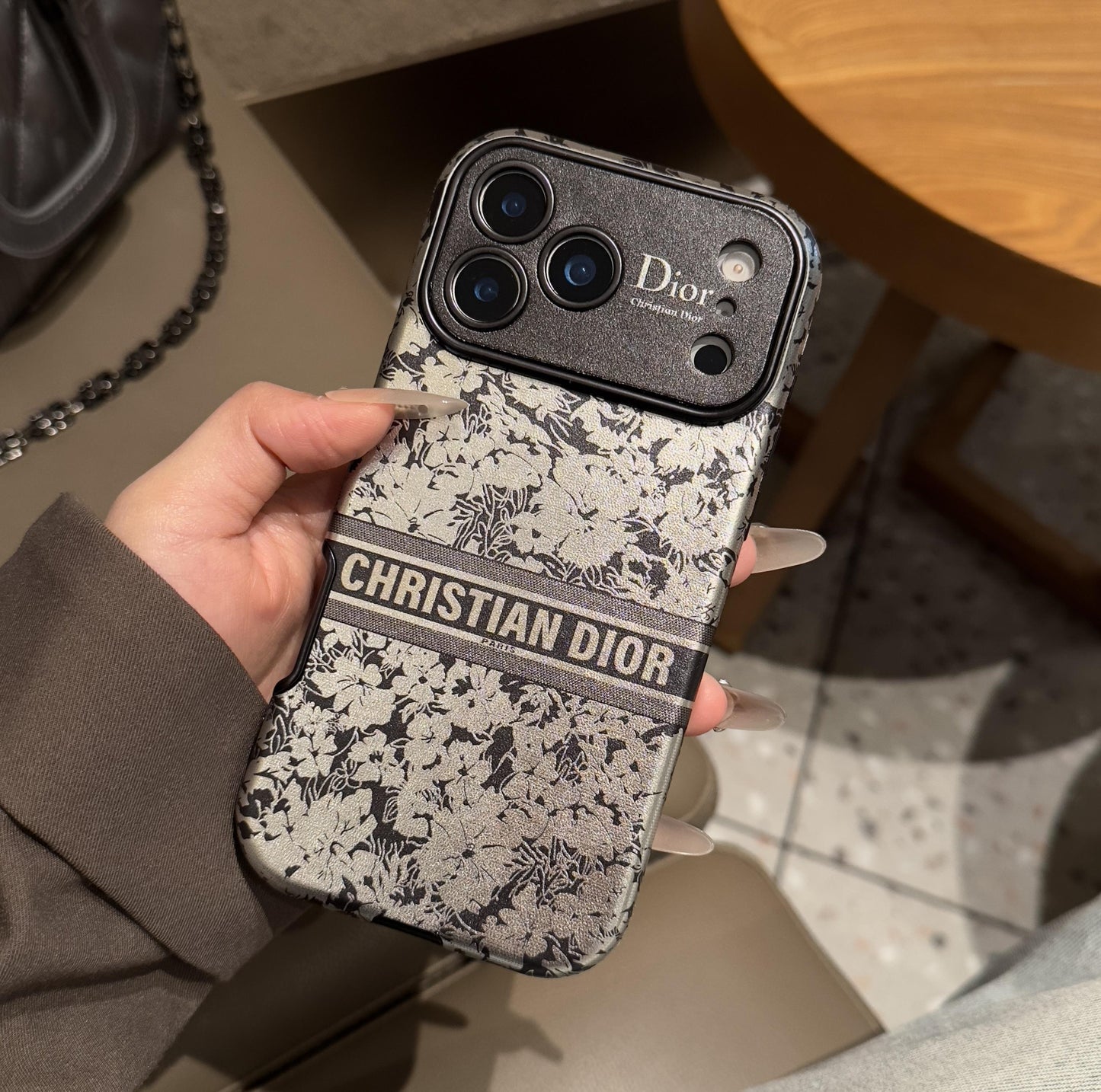 Elegáns virágmintás iPhone-tok – Prémium védelem elegáns dizájnnal