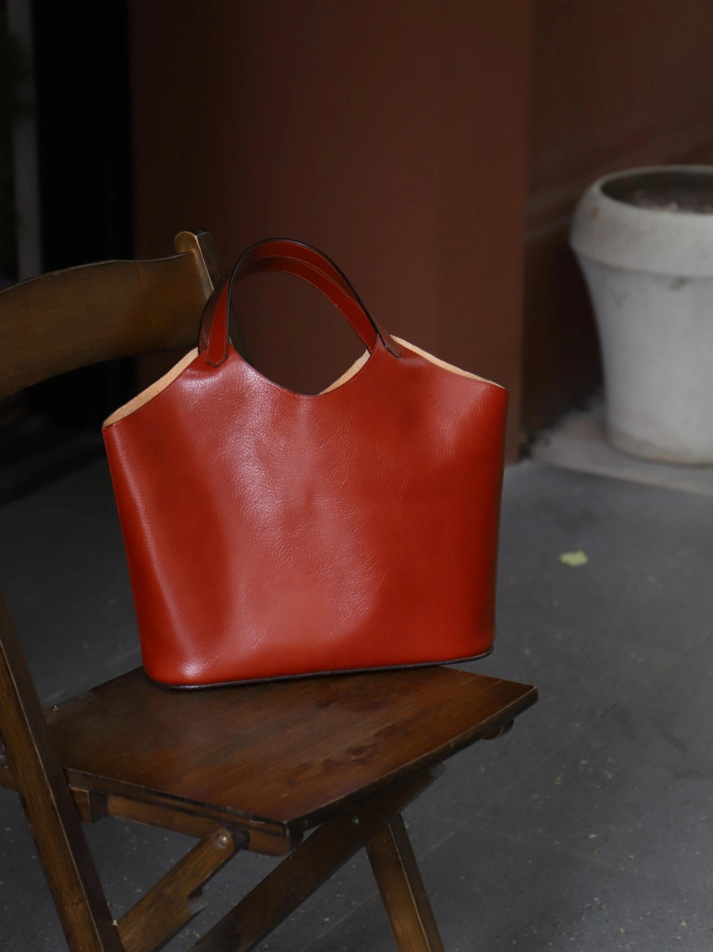 Borsa tote minimal in pelle: stile quotidiano senza sforzo