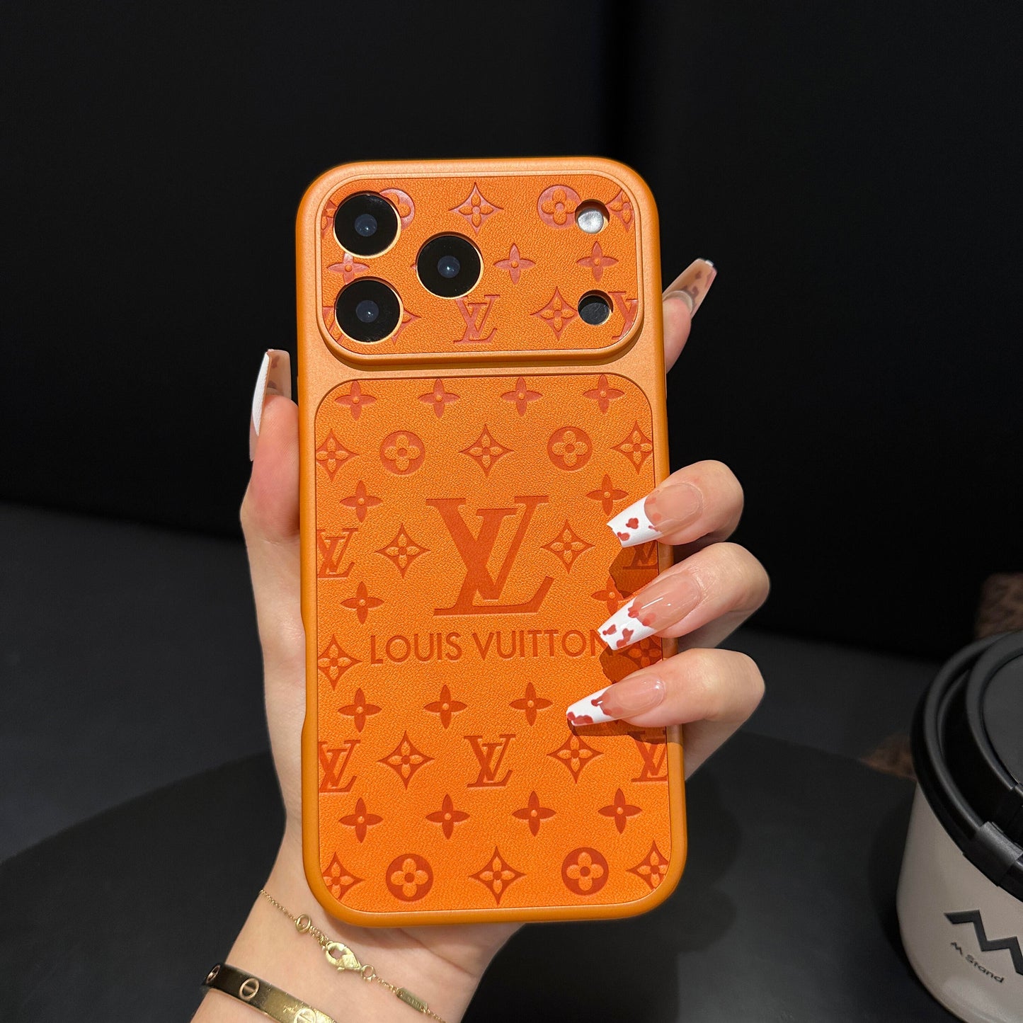 Luxusné puzdro na iPhone s reliéfnym vzorom
