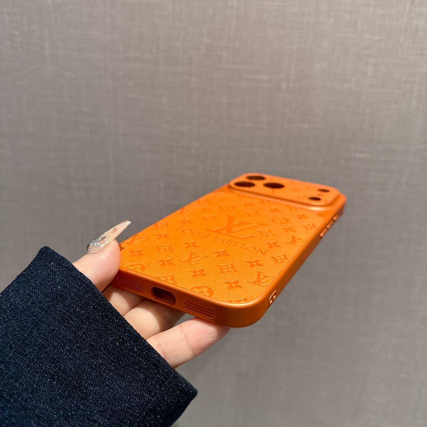 Luxusné puzdro na iPhone s reliéfnym vzorom