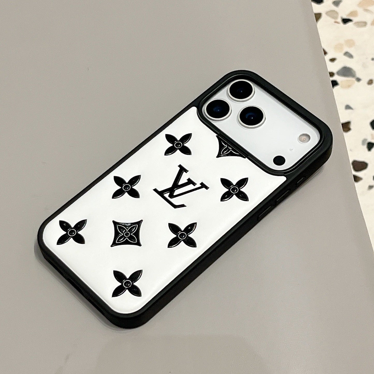 Luxuriöse Designer-iPhone-Hülle mit 3D-Prägung