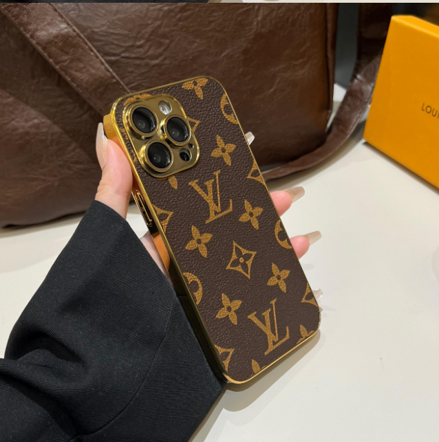 Luxusní klasické pouzdro na iPhone s monogramem a galvanicky pokovenými zlatými okraji