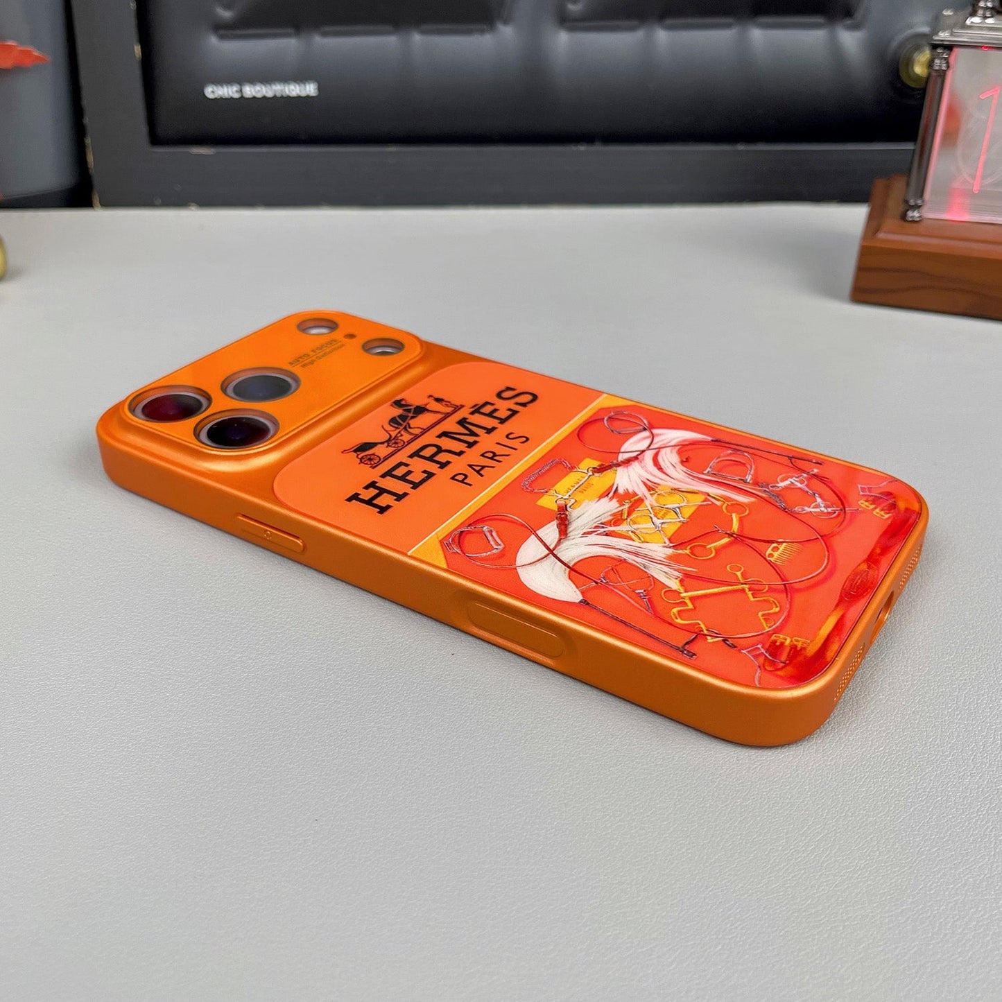 H Luxuriöse iPhone-Hülle aus der Orange-Serie