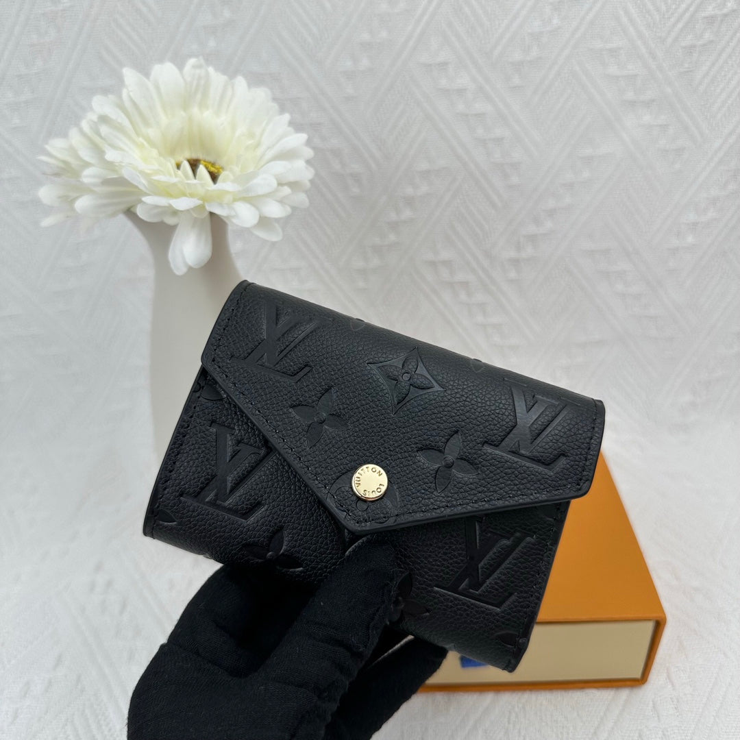 L-Luxurious Fashion Wallet – Sophisticated and Functional