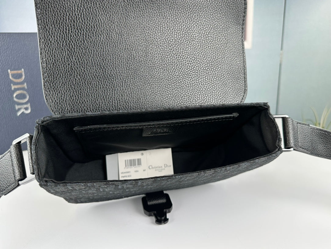 Klasická kožená crossbody kabelka – minimalistický design, maximální funkčnost