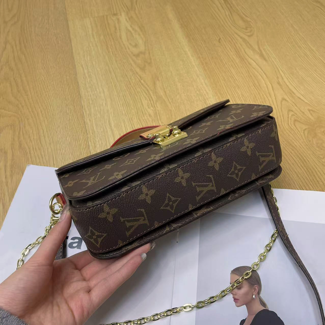Taška přes rameno Vintage Lock Chain – klasický monogramový design