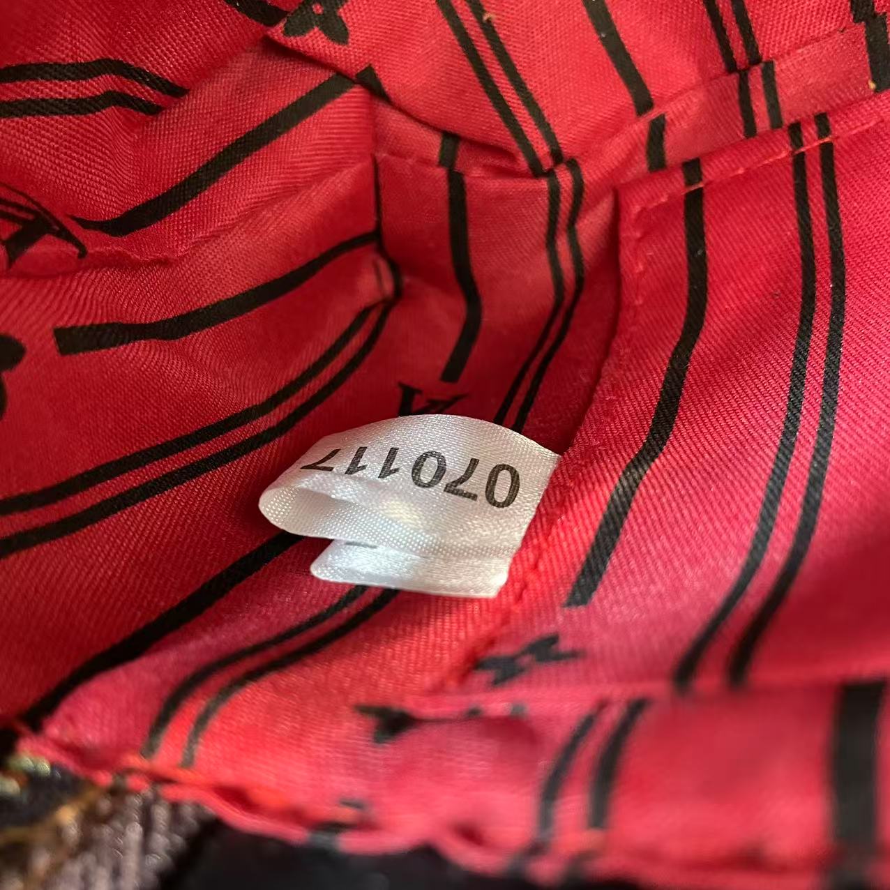 Taška přes rameno Vintage Lock Chain – klasický monogramový design