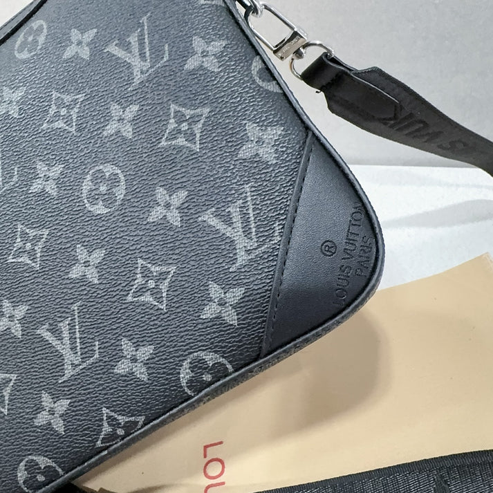 Bolsa mensageiro clássica Monogram Trio – um item obrigatório da moda