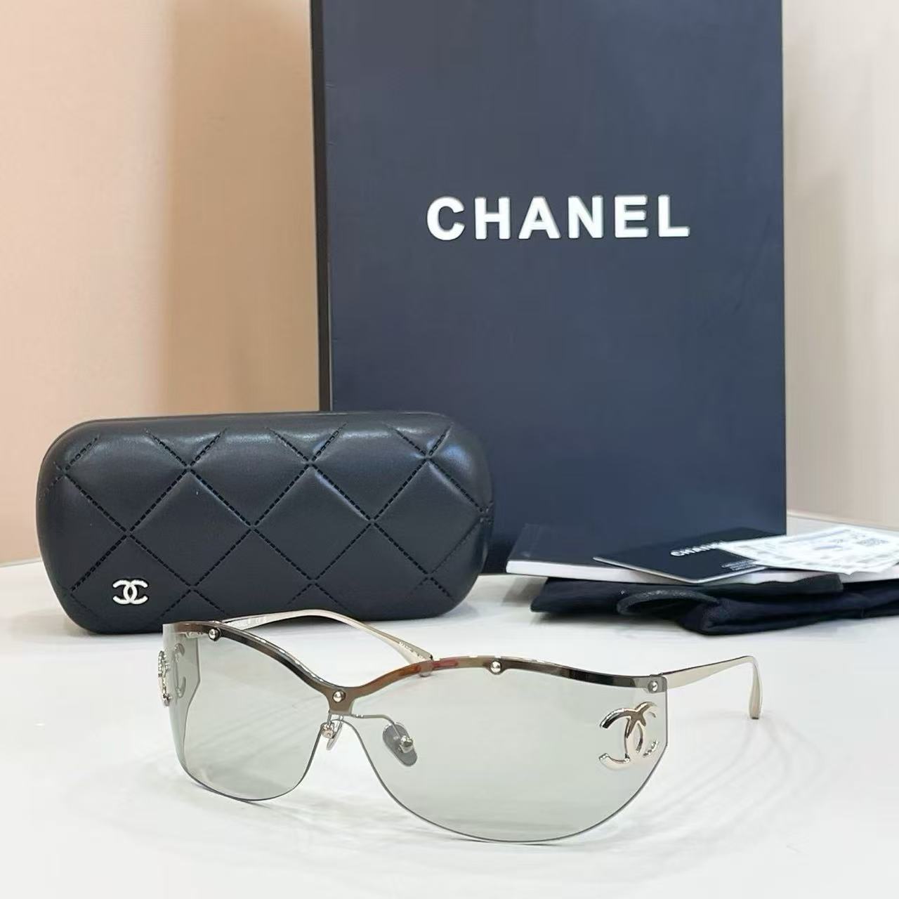 Luxury Rimless Shield Sunglasses | Gold Metal Accent UV400 Fashion Eyewear