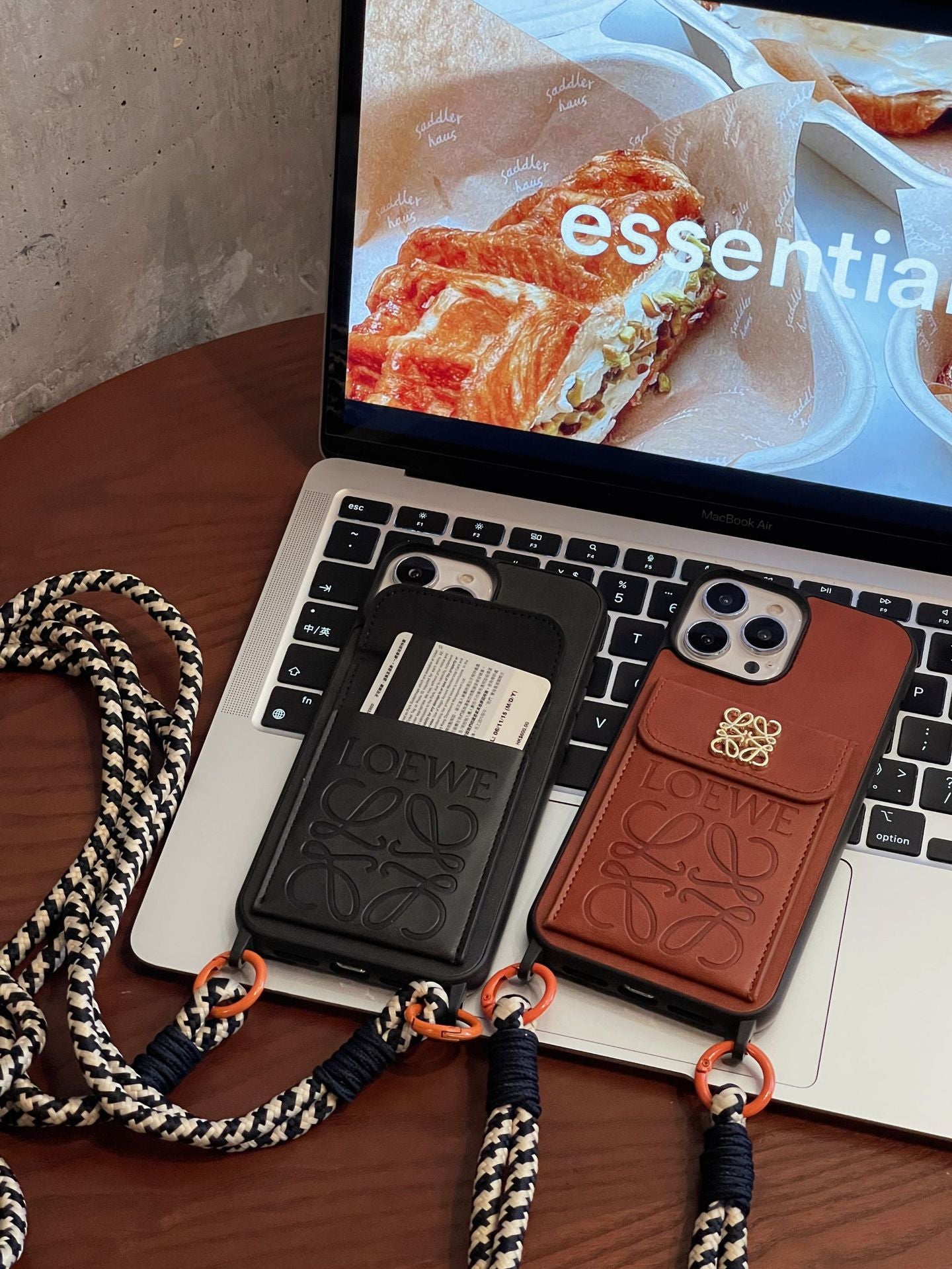Loe iPhone-Hülle aus Leder mit Kartenhalter