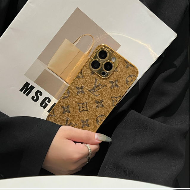 Luxusní klasické pouzdro na iPhone s monogramem a galvanicky pokovenými zlatými okraji