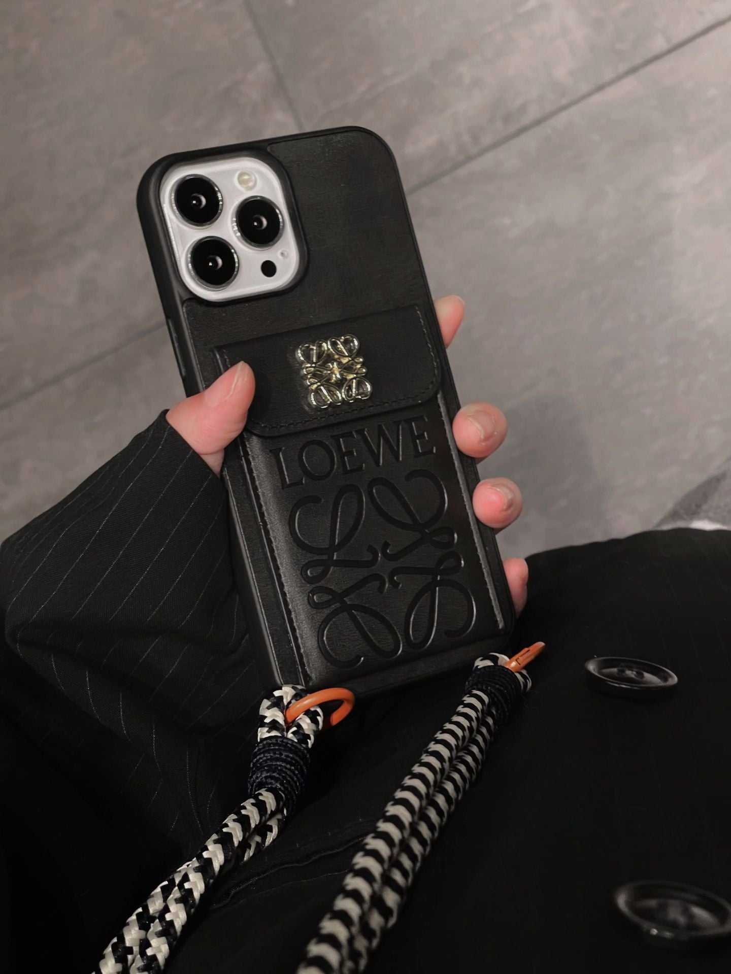 Loe iPhone-Hülle aus Leder mit Kartenhalter