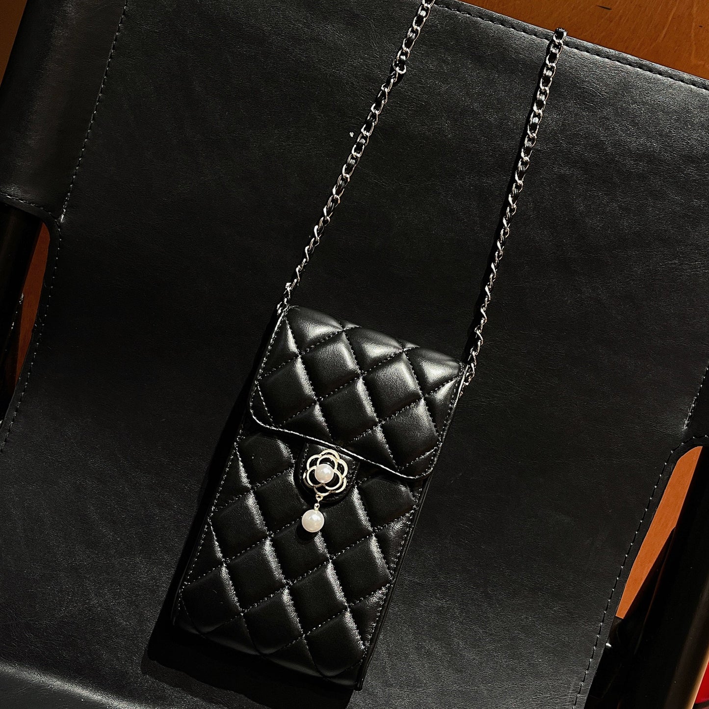Crossbody kožená taška na telefon