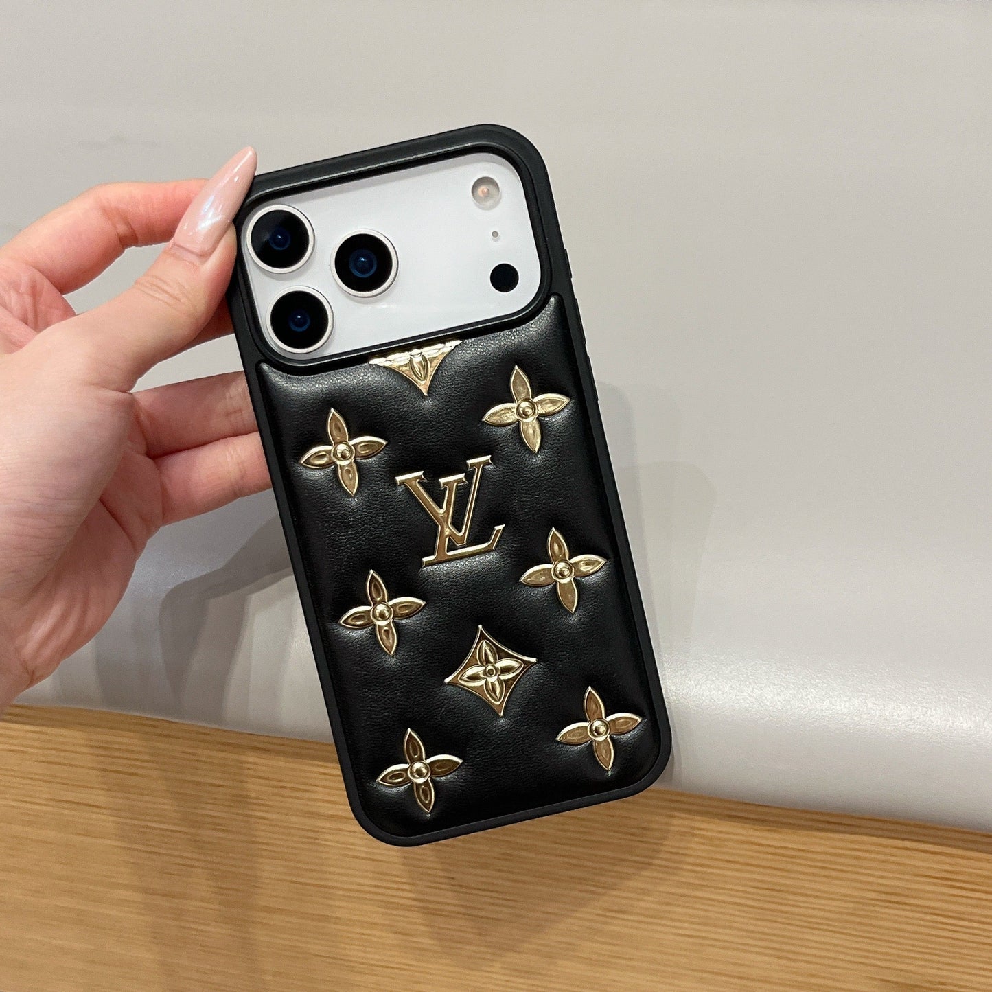 Luxuriöse Designer-iPhone-Hülle mit 3D-Prägung