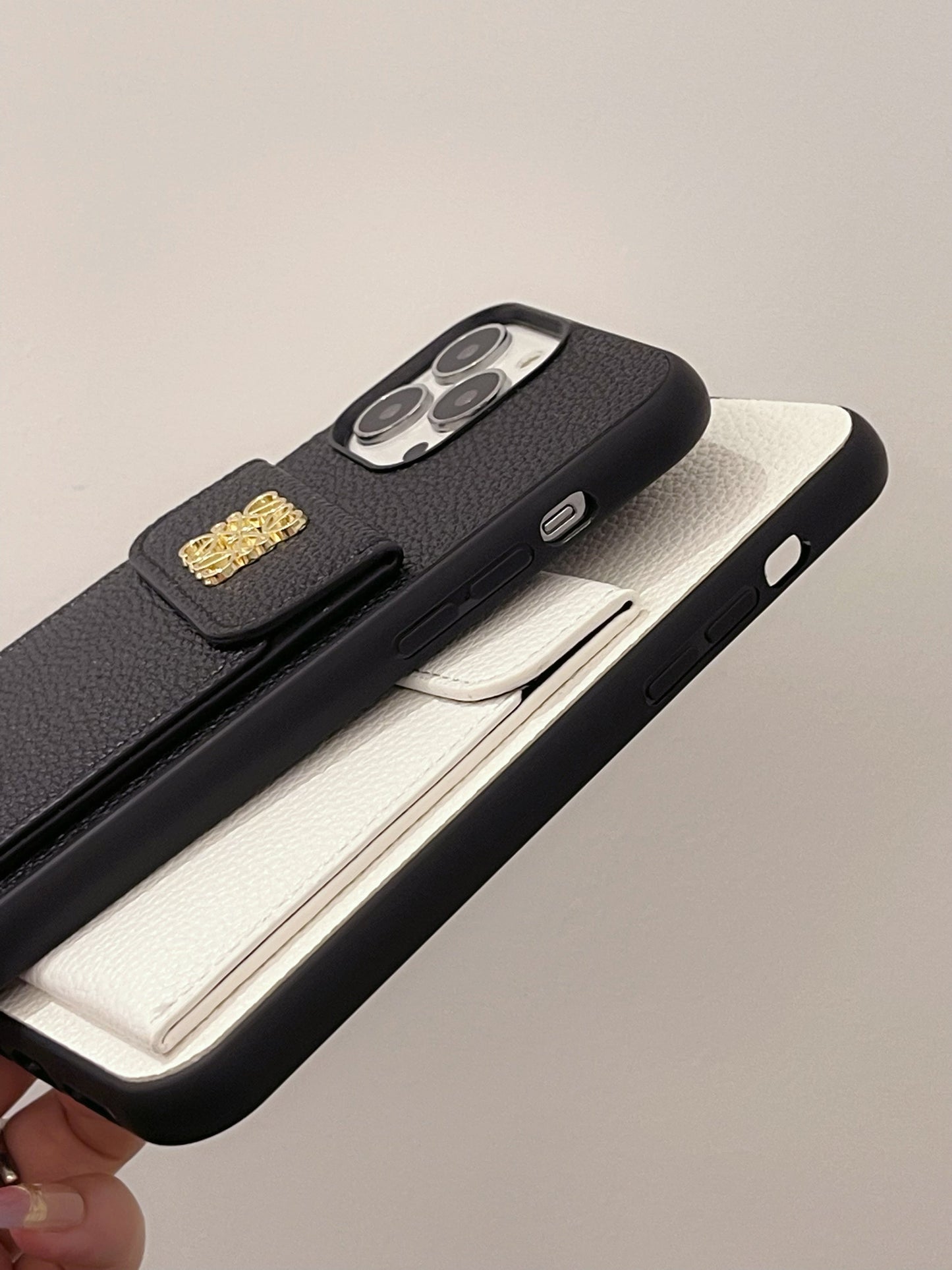 Capa luxuosa para iPhone com suporte para cartão preto-QBK240603