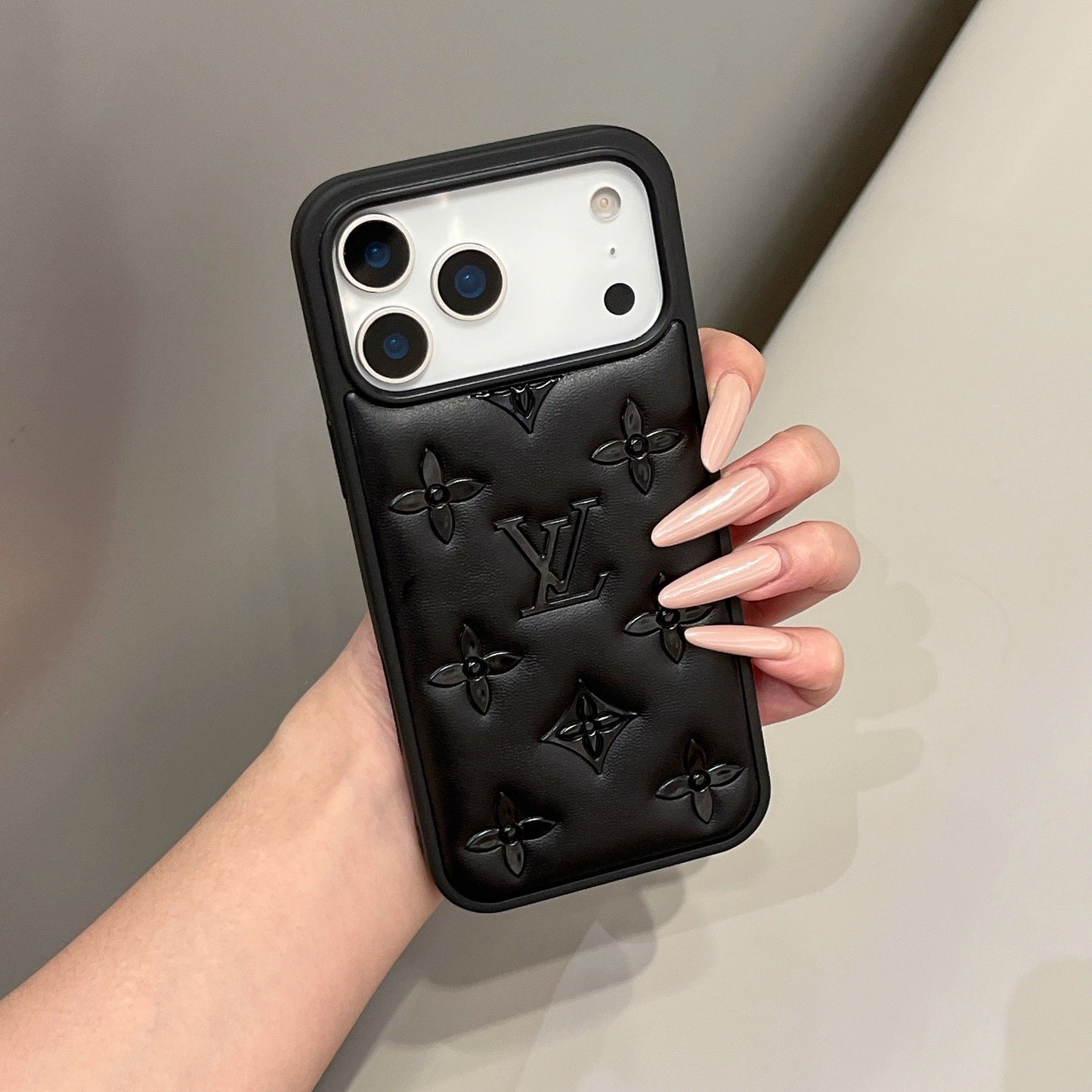 Luxuriöse Designer-iPhone-Hülle mit 3D-Prägung