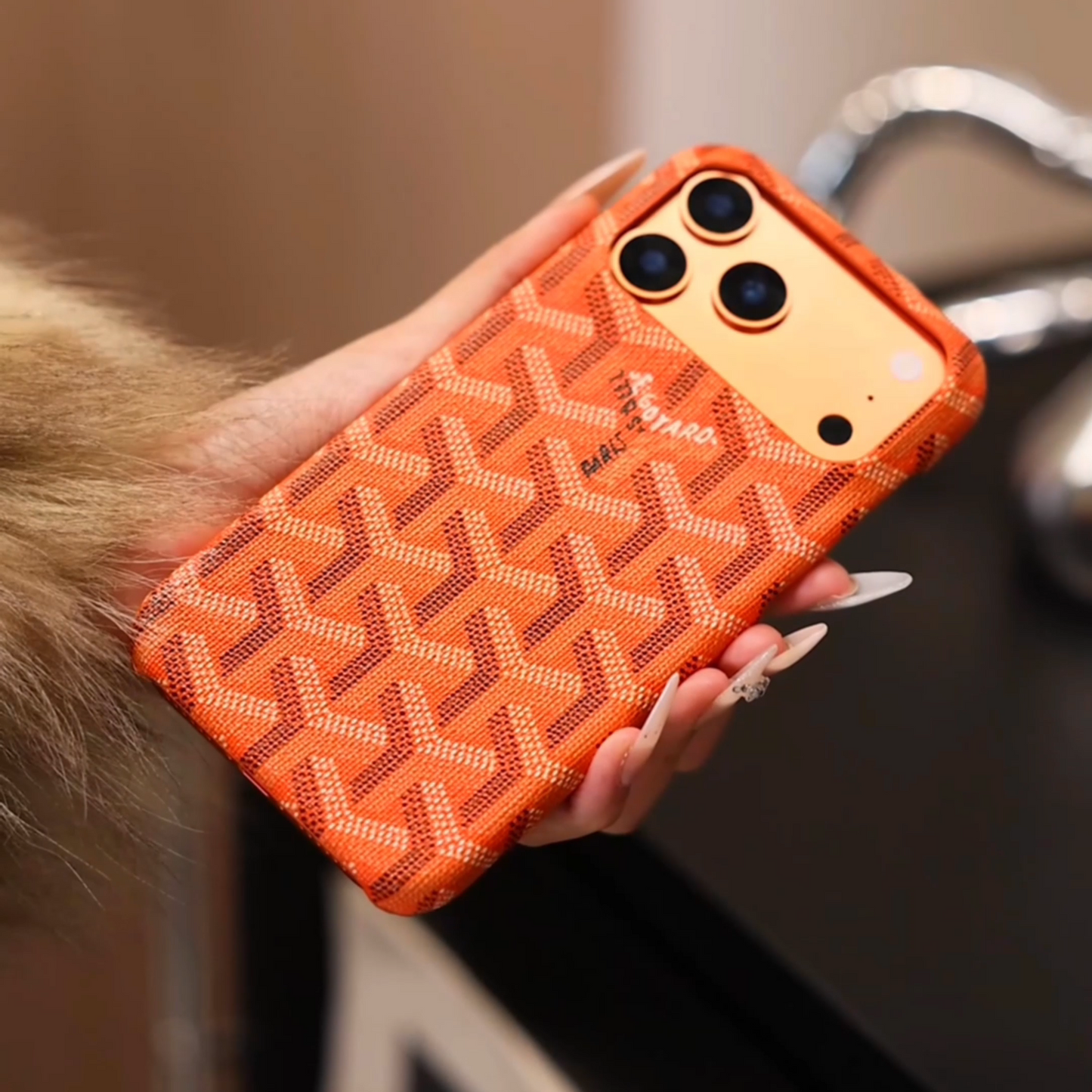 Coque iPhone orange texturée de luxe – Housse de protection élégante et résistante aux chocs