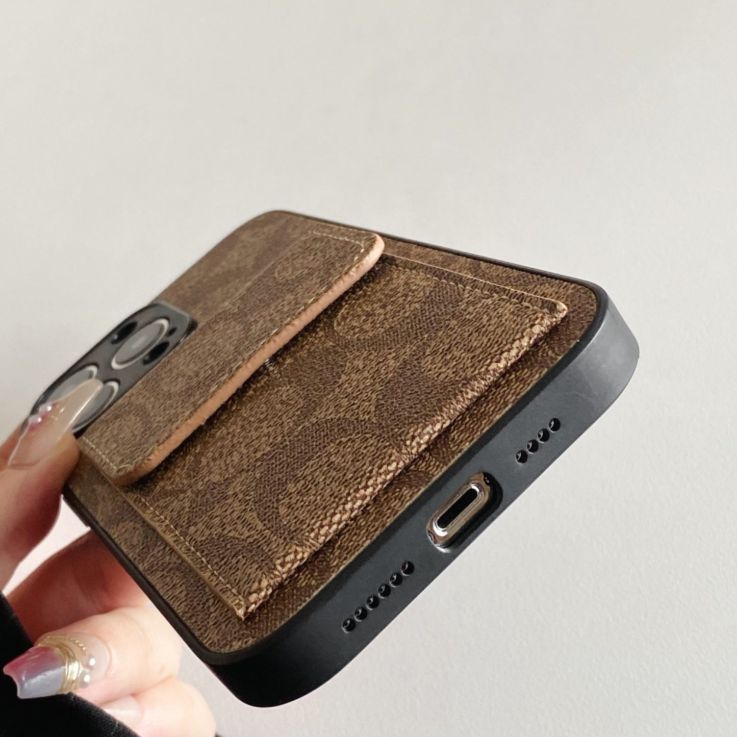 Klasické pouzdro na iPhone s peněženkou světle hnědé-HP240513
