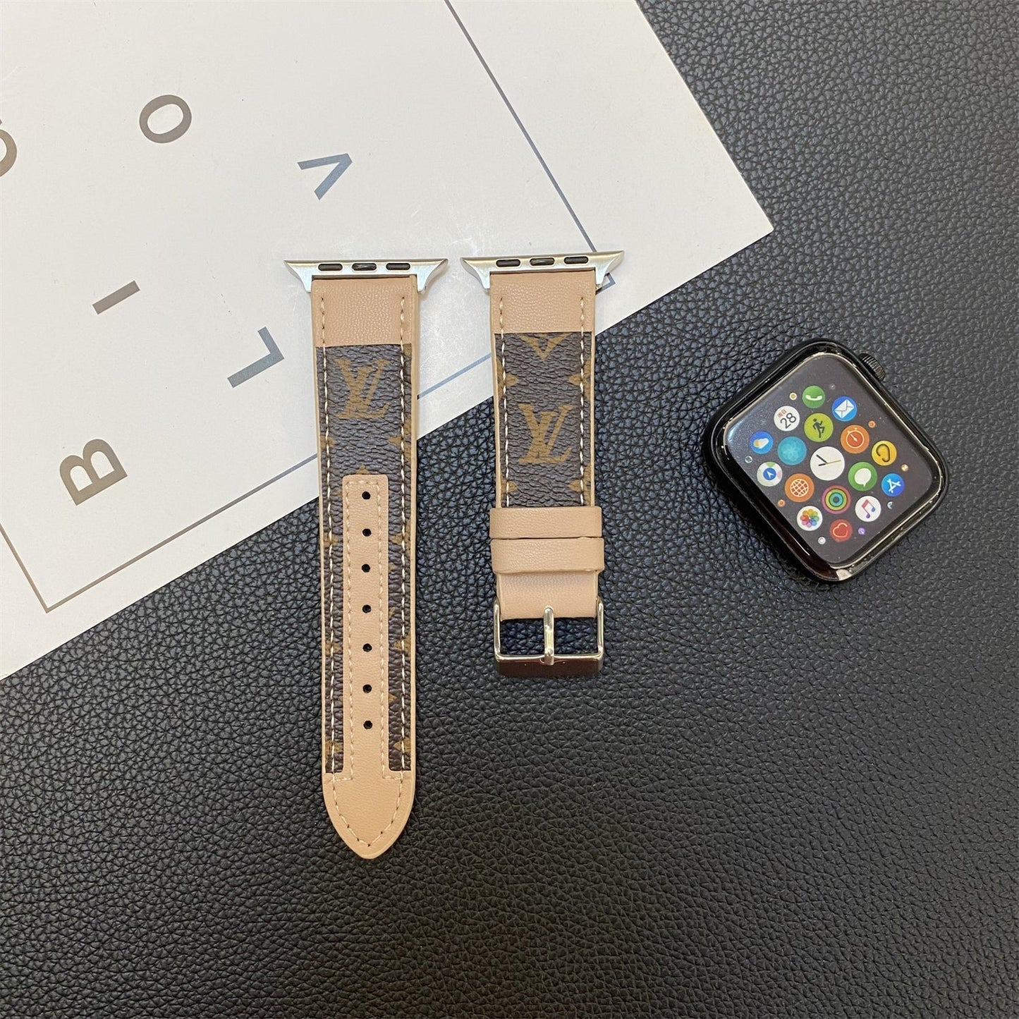 PASEK DO ZEGARKA APPLE SKÓRZONY MONOGRAM Z PRZESZYCIAMI