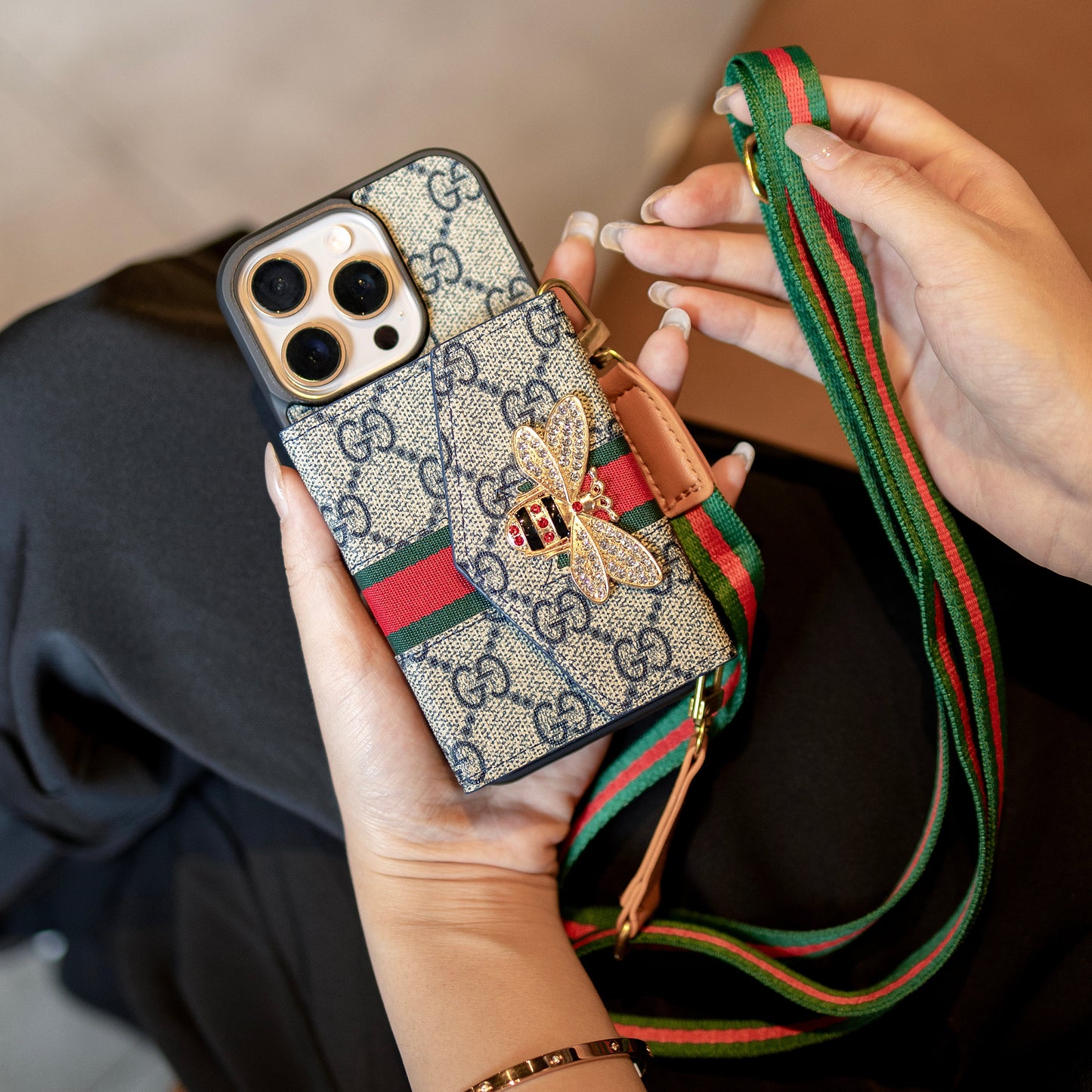 Premium geavanceerde crossbody-iPhone-hoes met kaarthouder & schouderband