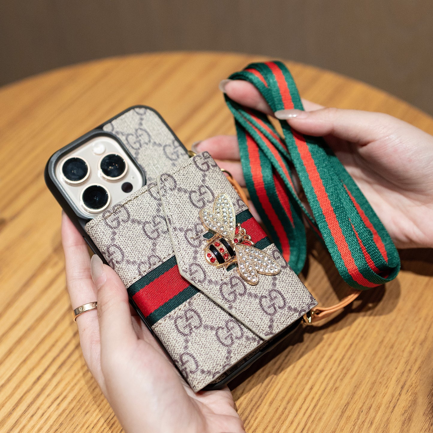 Premium geavanceerde crossbody-iPhone-hoes met kaarthouder & schouderband