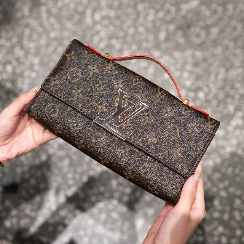Sac à main en cuir texturé de luxe