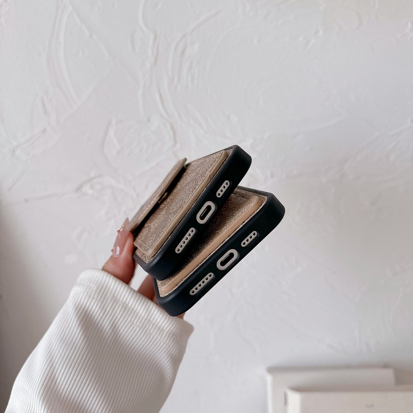 Funda Clásica Para iPhone Con Tarjetero Y Correa Marrón Claro -SJ240513