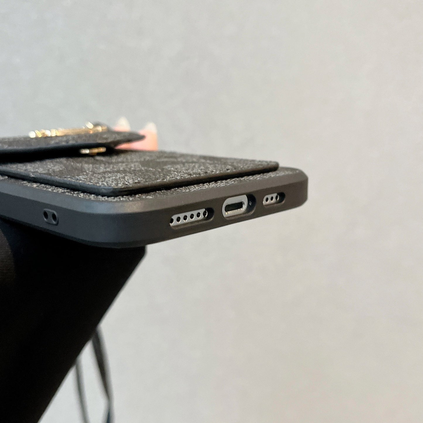 Funda Clásica Para iPhone Con Tarjetero Y Correa Negro Claro -SJ240513