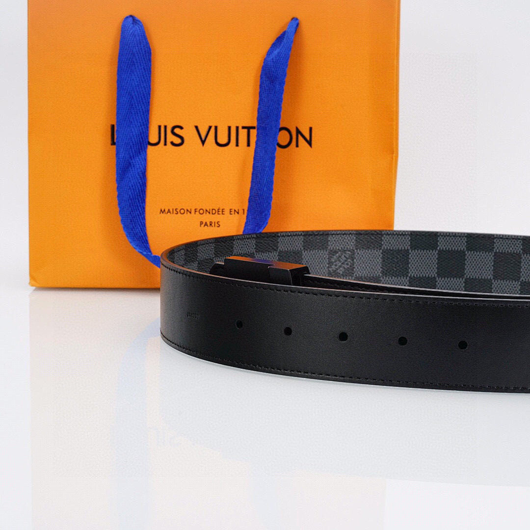 Cintura di lusso in pelle con fibbia laccata nera