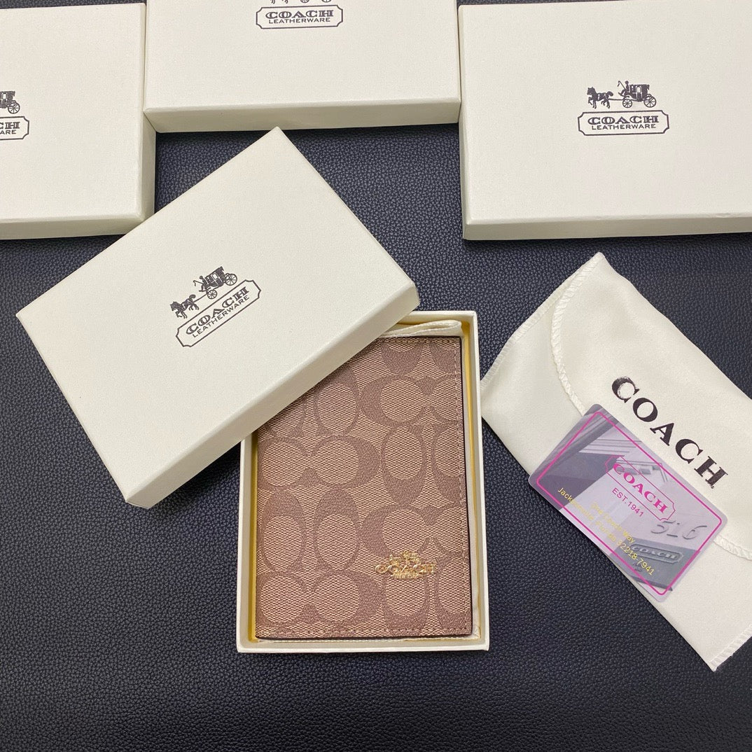 CO Classic bőr útlevéltartó – elegáns utazásszervező