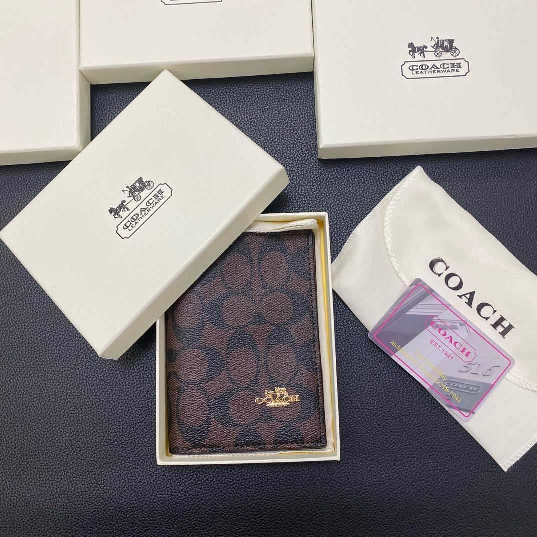 CO Classic bőr útlevéltartó – elegáns utazásszervező