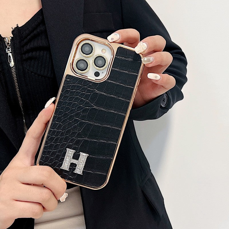 Klassische iPhone-Hülle aus Roségold mit Diamant-Logo