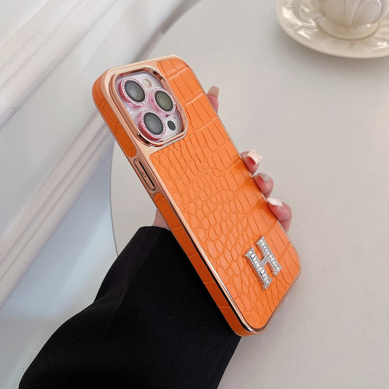 Klassische iPhone-Hülle aus Roségold mit Diamant-Logo