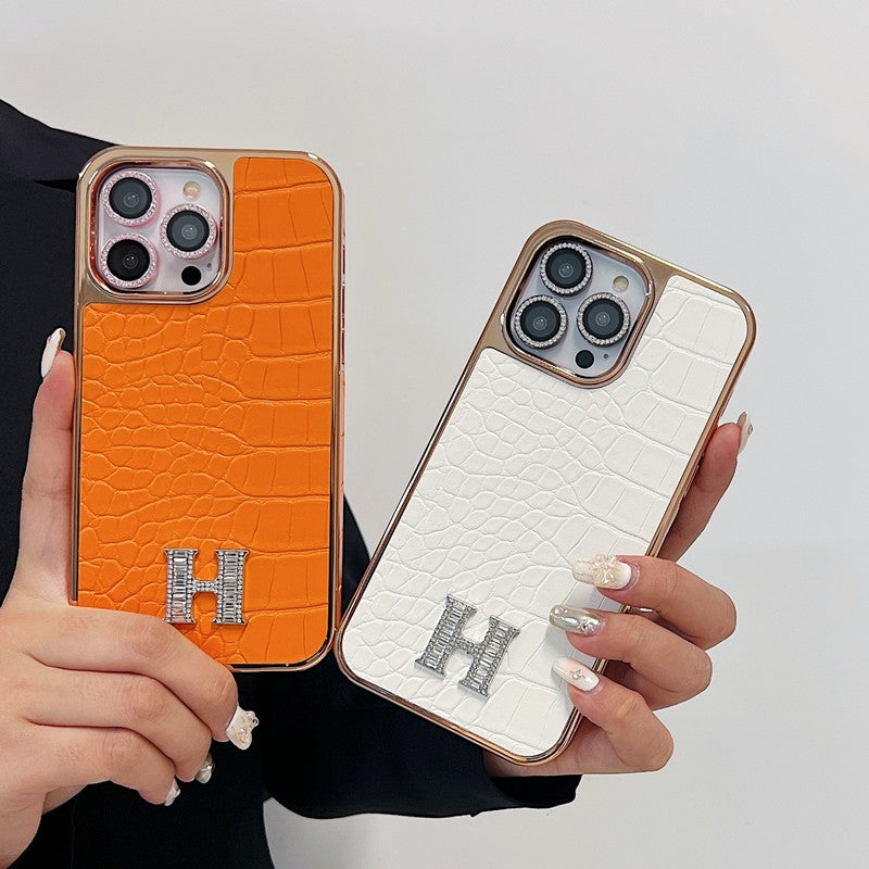 Klassische iPhone-Hülle aus Roségold mit Diamant-Logo