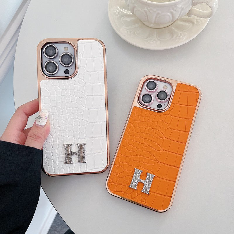 Klassische iPhone-Hülle aus Roségold mit Diamant-Logo