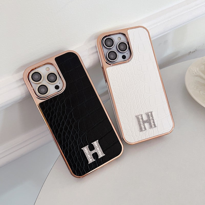 Klassische iPhone-Hülle aus Roségold mit Diamant-Logo