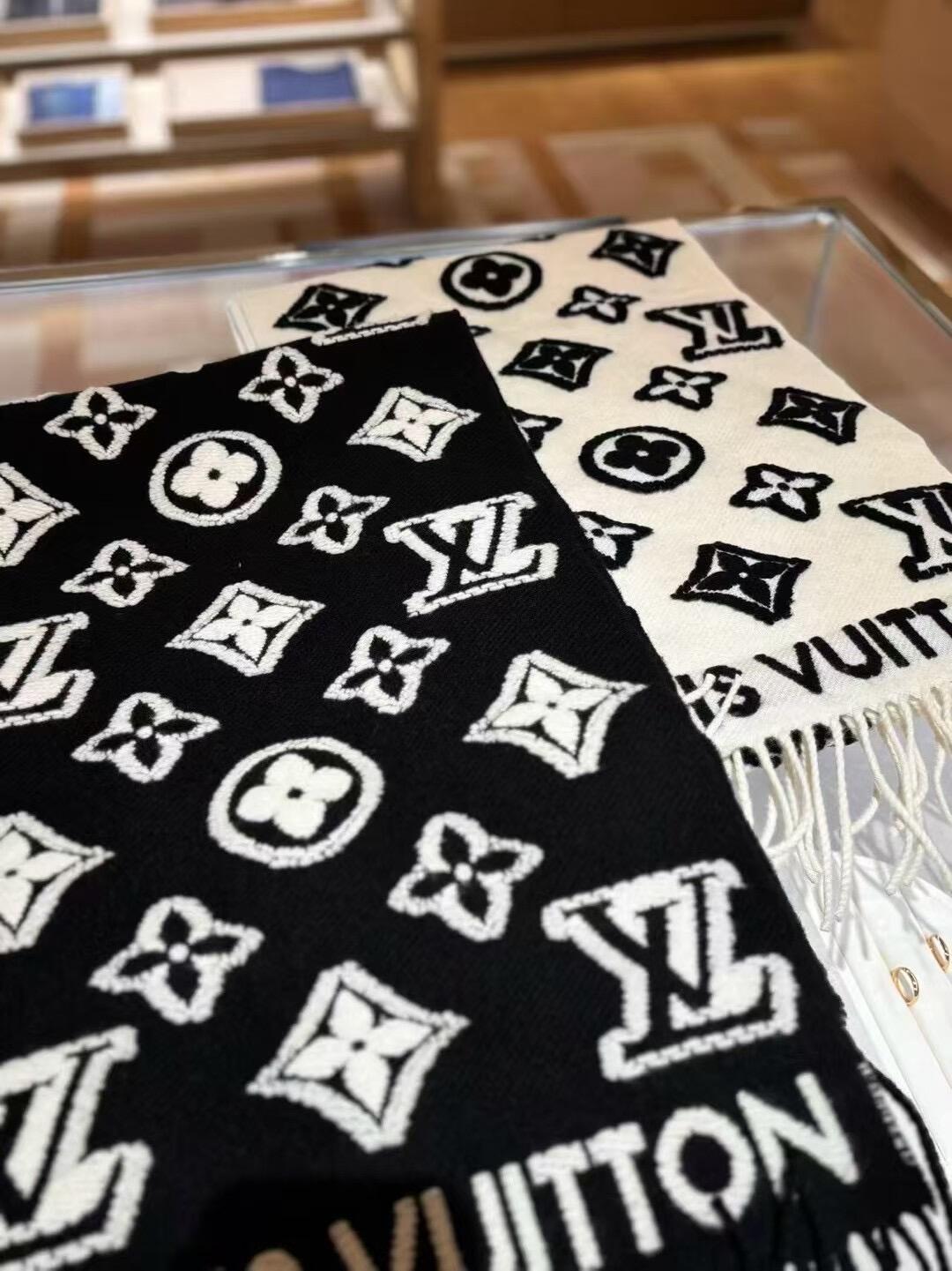 Crno-bijeli pleteni šal s geometrijskim uzorkom, termo šal s resama