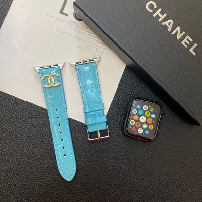 Lesklý kožený řemínek Apple Watch Luxusní kovové logo