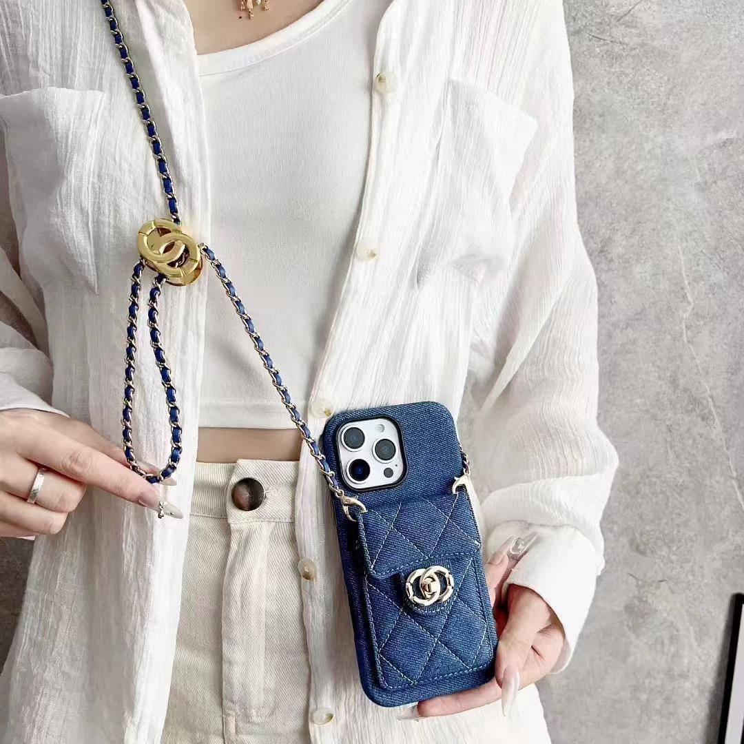 Gewatteerd crossbody-iPhone-hoesje met kettingriem & kaartvak