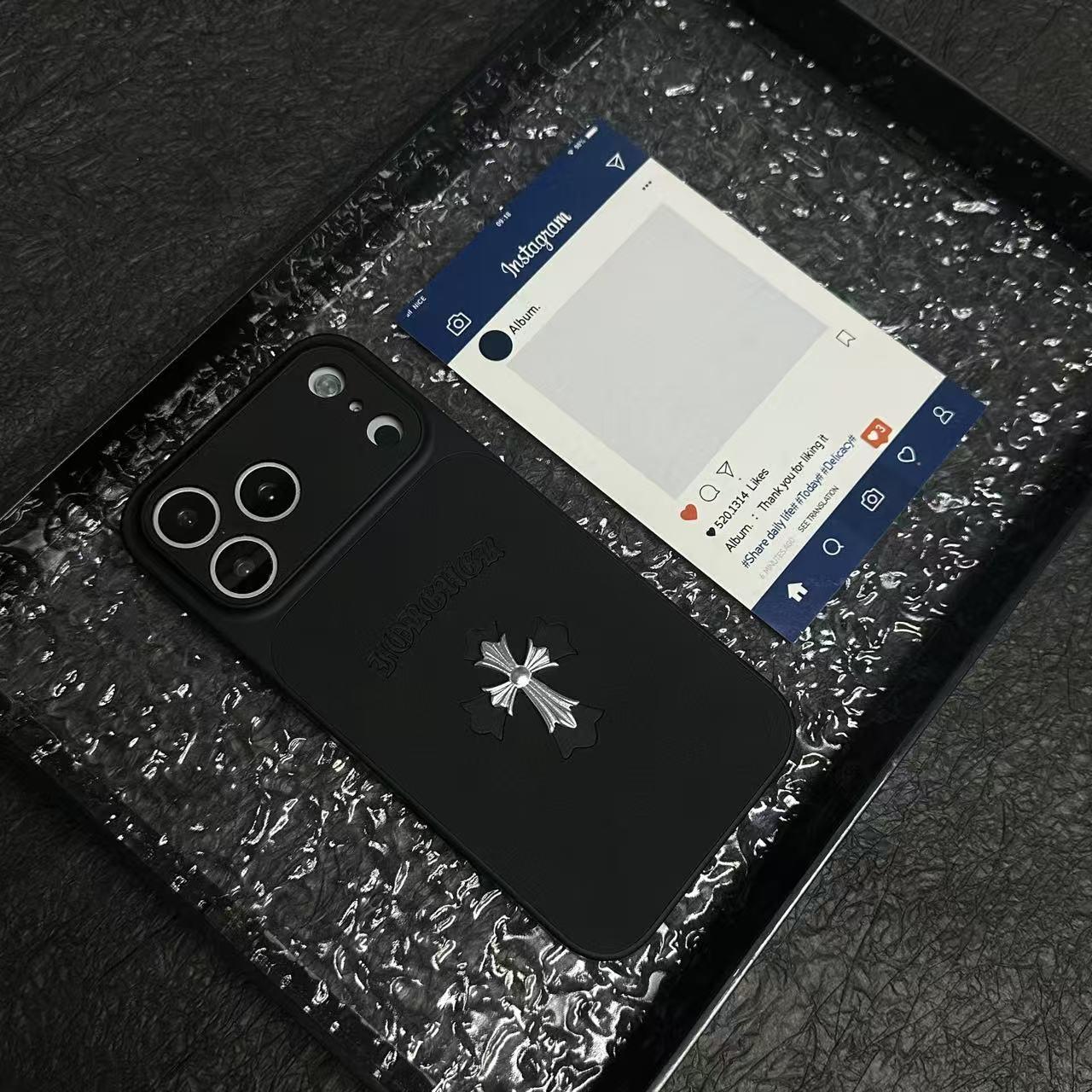 Kožené pouzdro Chrome Hearts Cross na iPhone