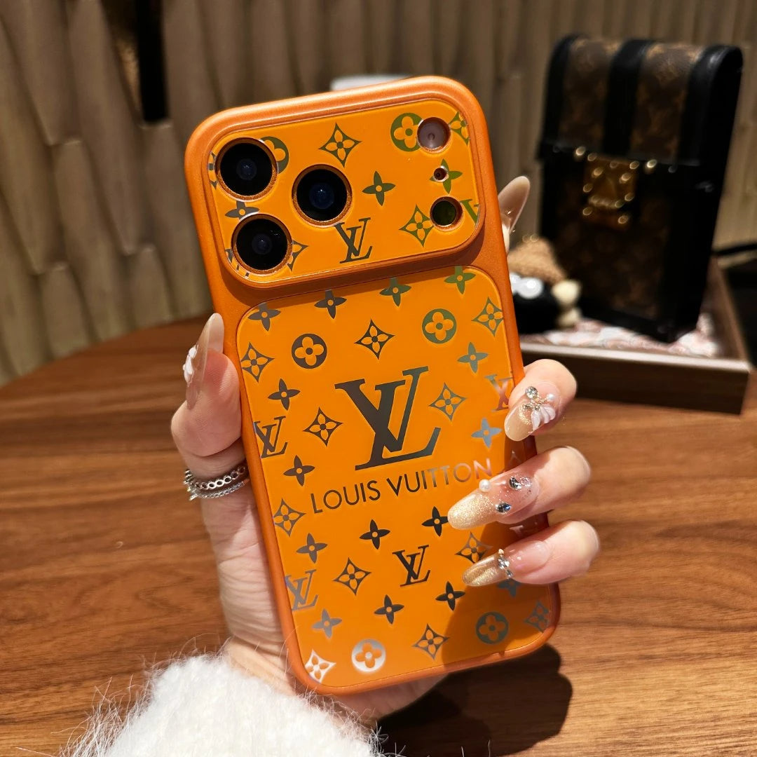Luxuriöses, mattes Monogram-Gehäuse mit stoßdämpfenden, weichen Kanten