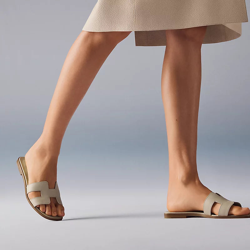 Minimal Double H Logo Slides – Minimal schicke Sandalen