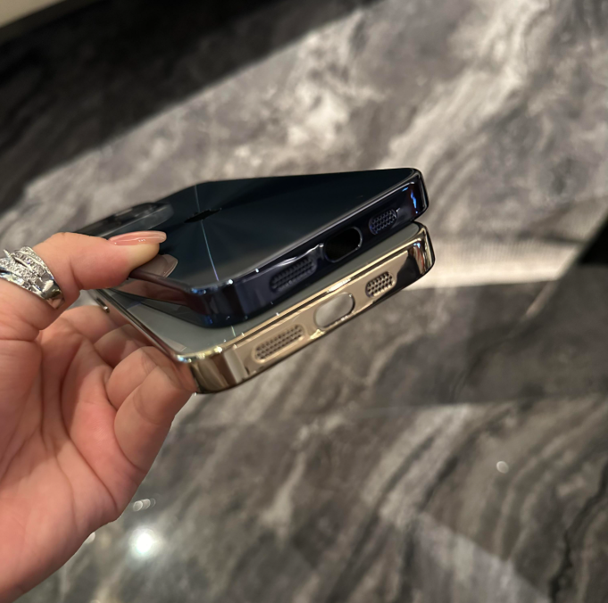 Pouzdro na iPhone Aurora Nano